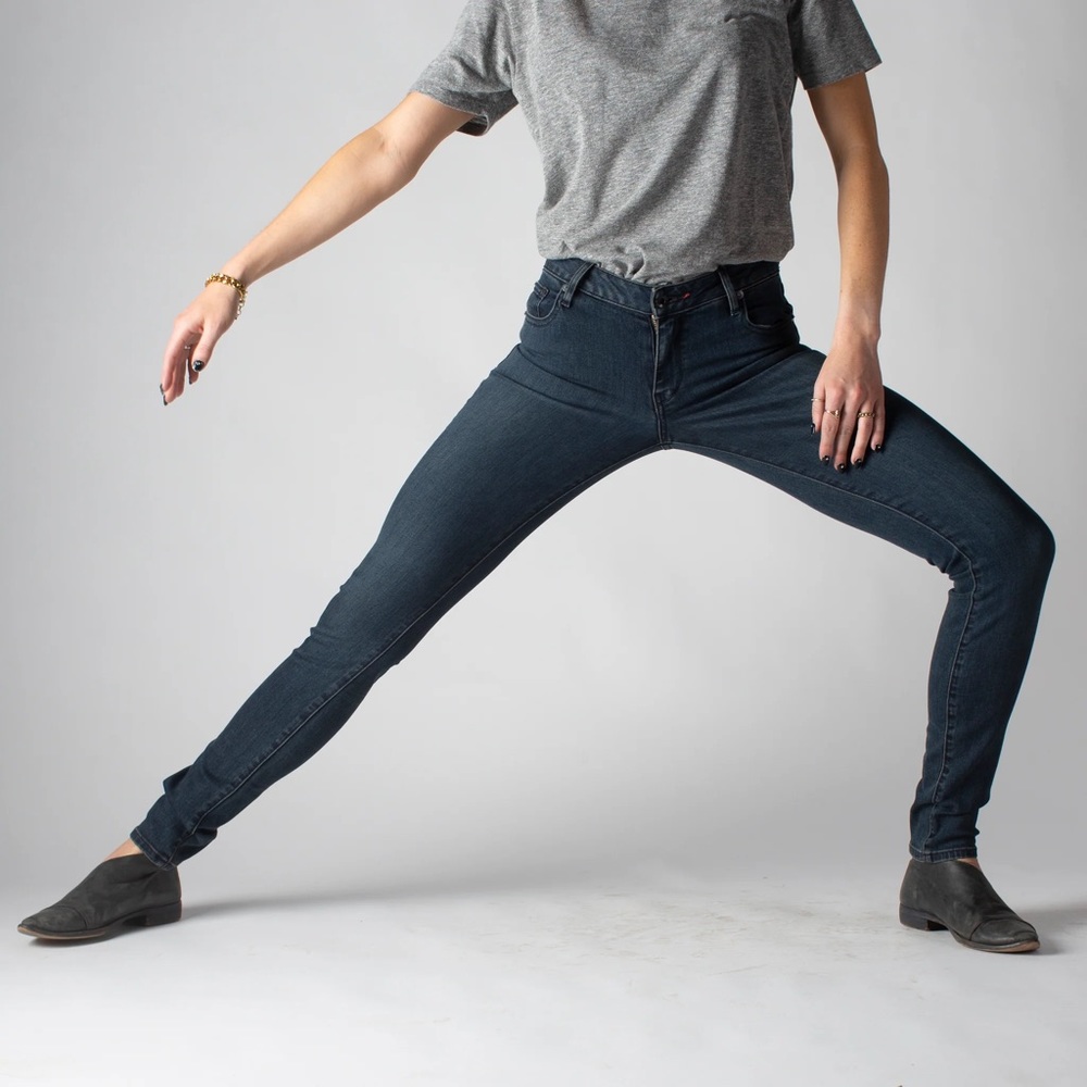 RALEIGH DENIM WORKSHOP Women’s Surry Dark Blue Jeans 25